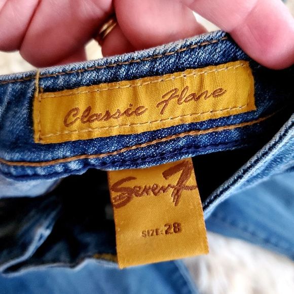 SEVEN7 DENIM JEANS IN CLASSIC FLARE MEDIUM WASH DISTRESSED TONE WITH STRETCH - Picture 4 of 11